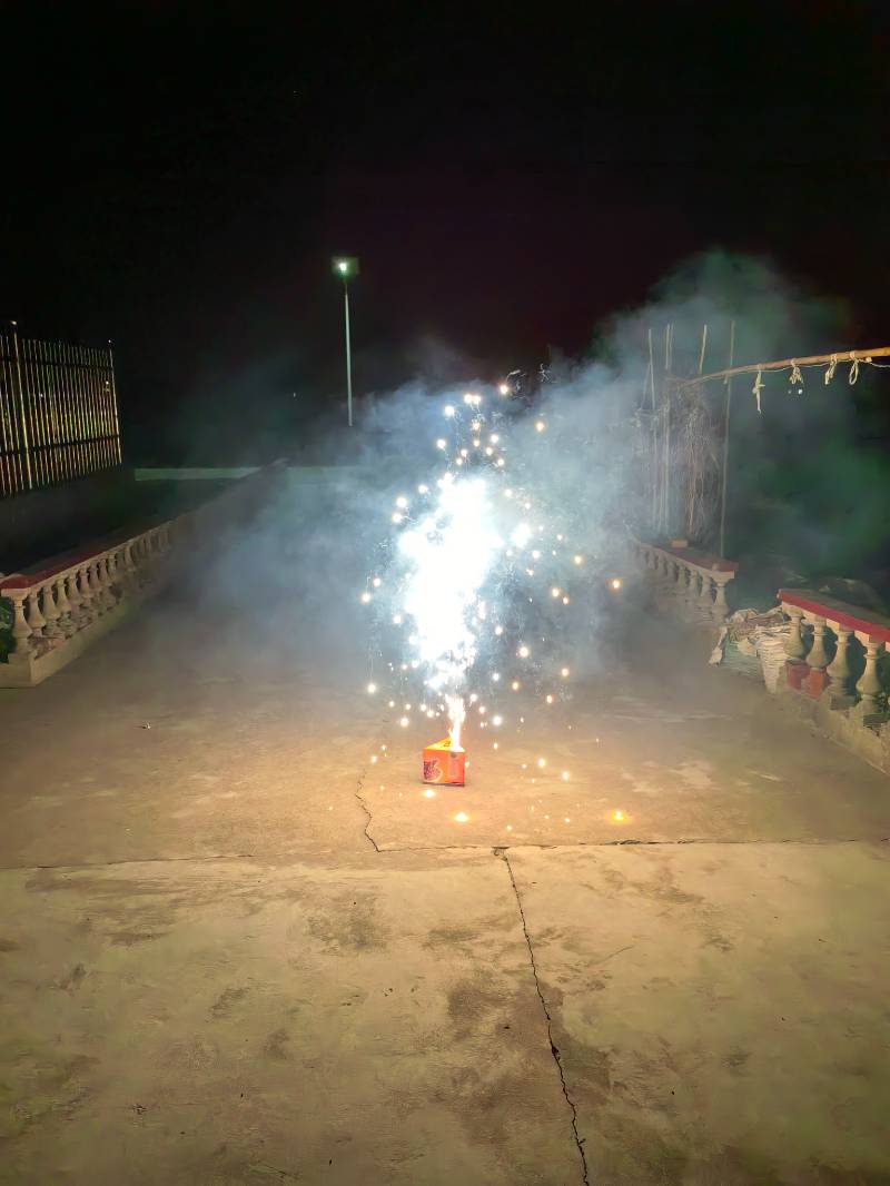 正月初一，烟火向星辰