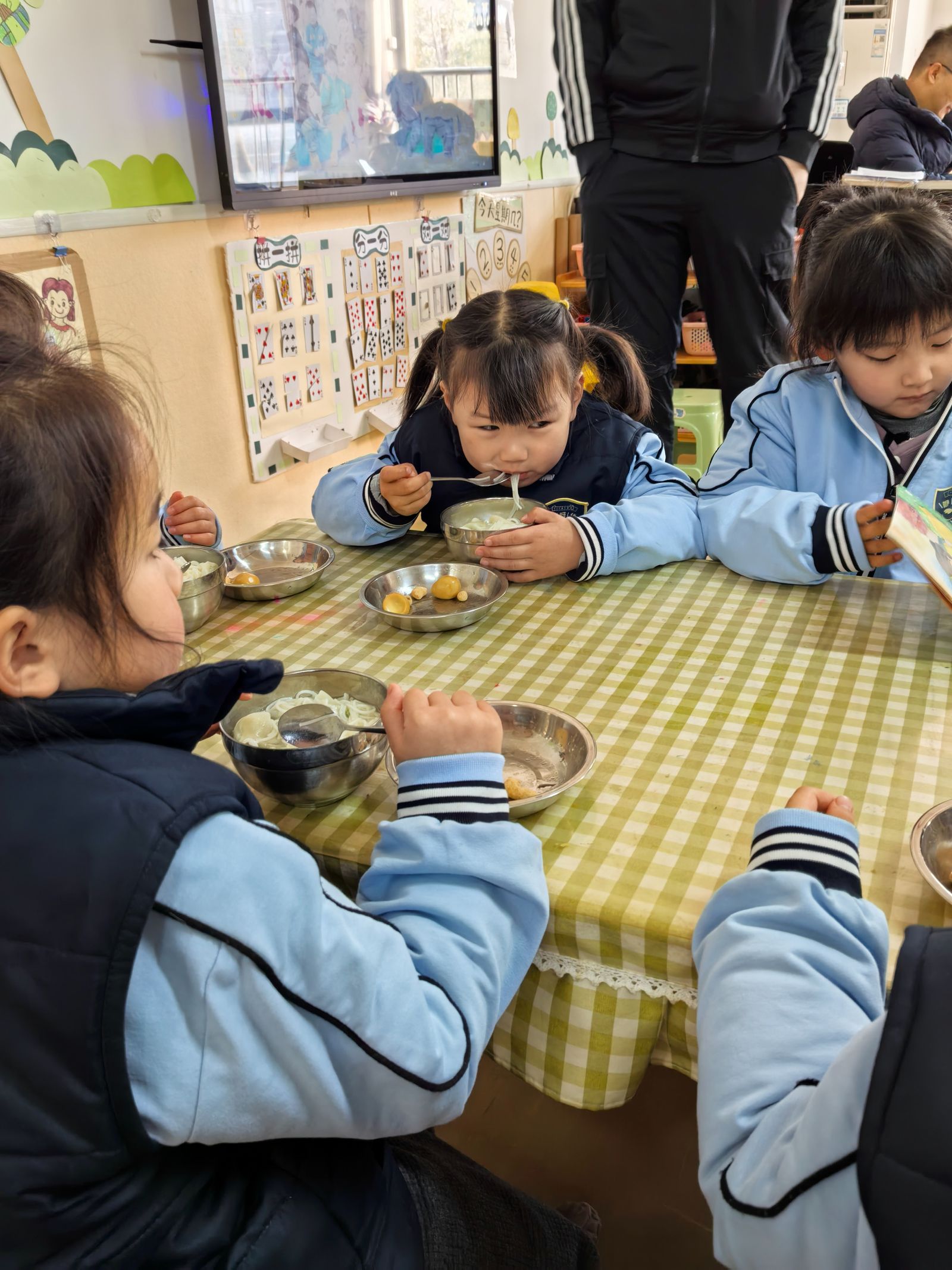 小女儿幼儿园女神节活动，镌刻温暖陪伴时光