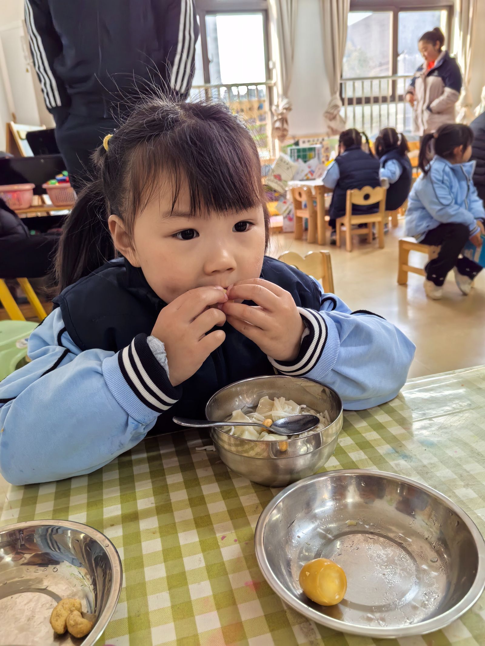 小女儿幼儿园女神节活动，镌刻温暖陪伴时光