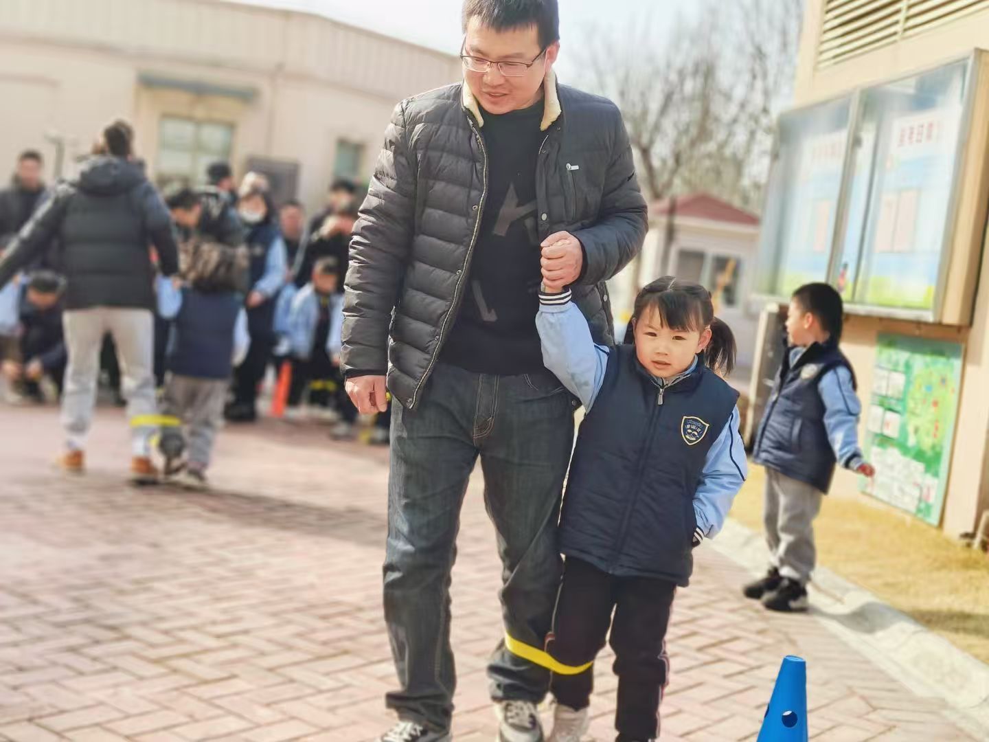 小女儿幼儿园女神节活动，镌刻温暖陪伴时光