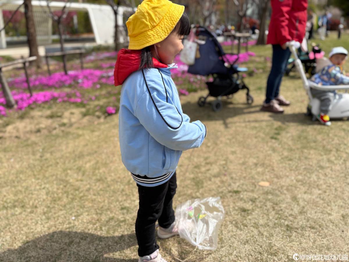 这是属于孩子们的欢乐时光，也是春日里最美的风景