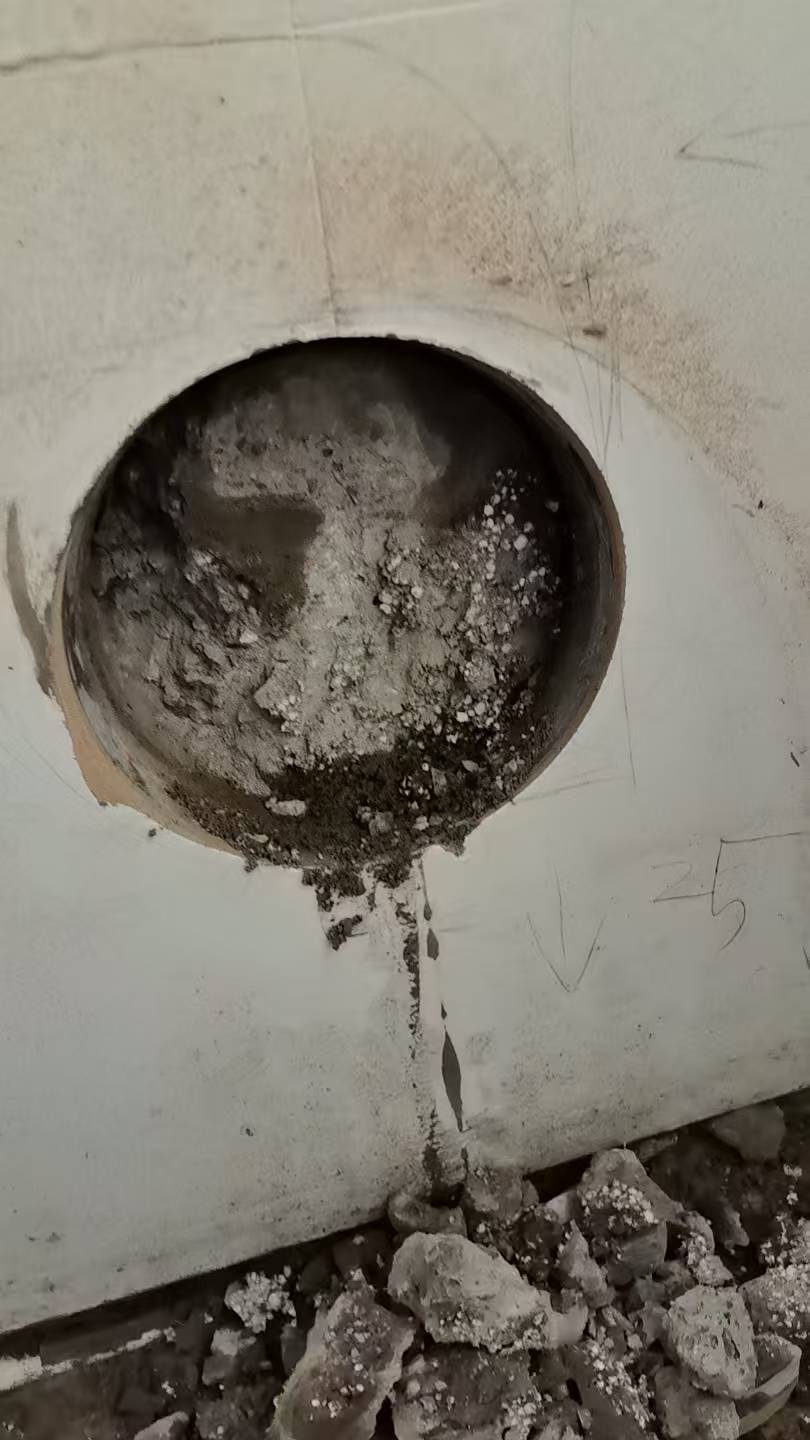 油烟机开孔砖头墙变混泥土