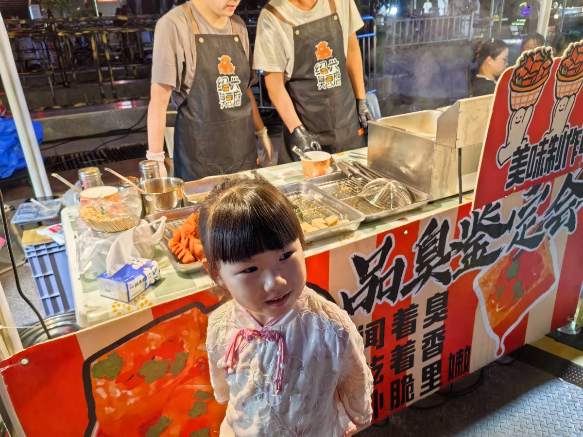 大有镜遛娃：被小女儿的“套圈热情”拿捏了