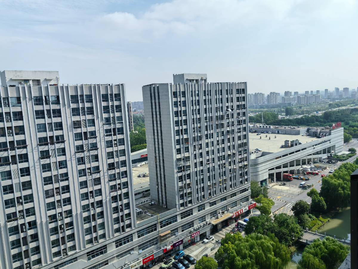 国城璟府顶楼视角：遥望大润发顶