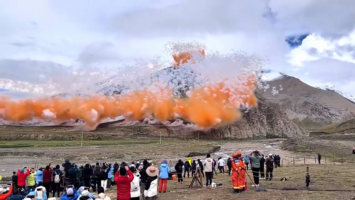 喜马拉雅山放烟花事件问题解读