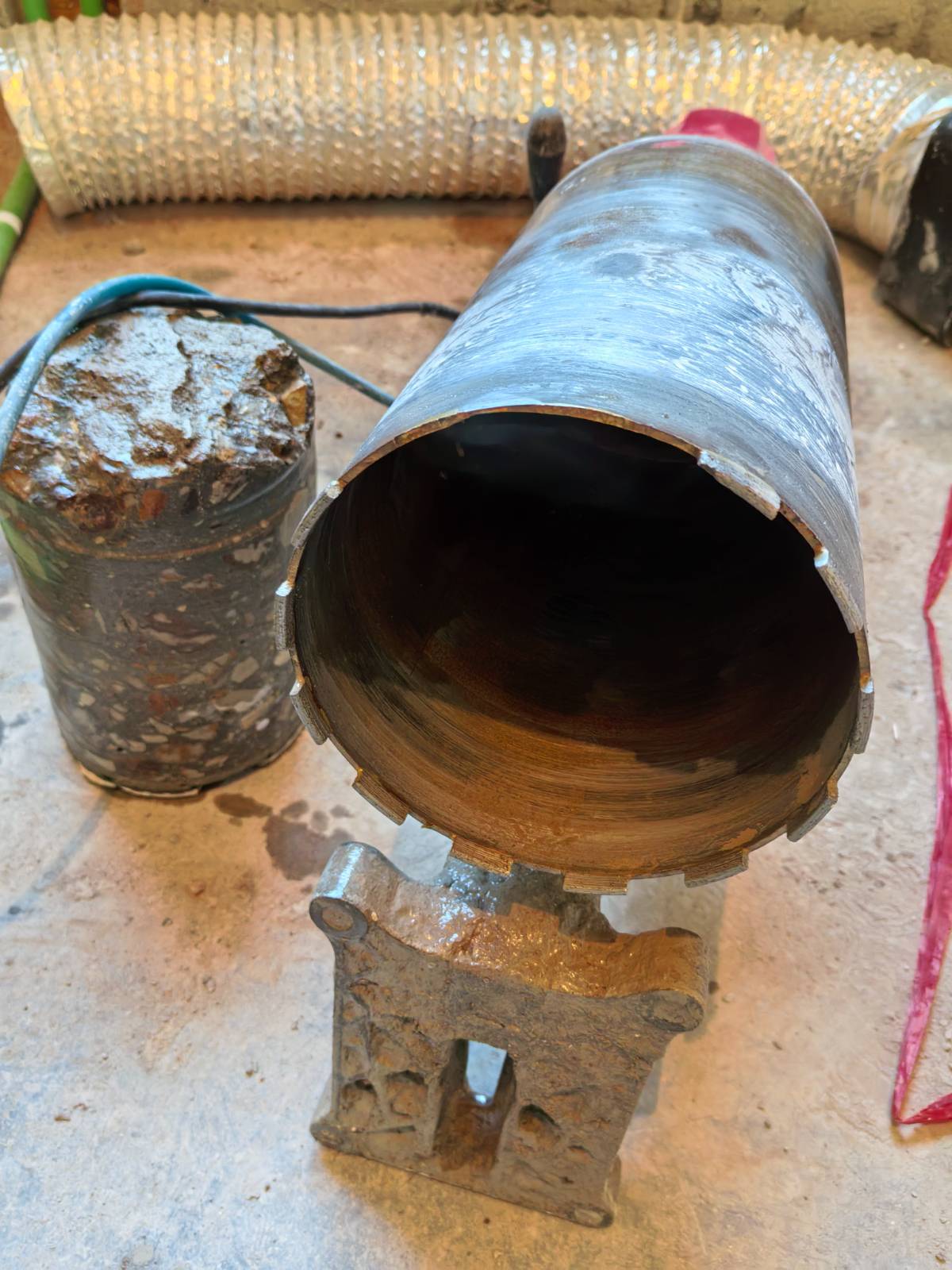 水钻开孔的“拔牙式”崩溃