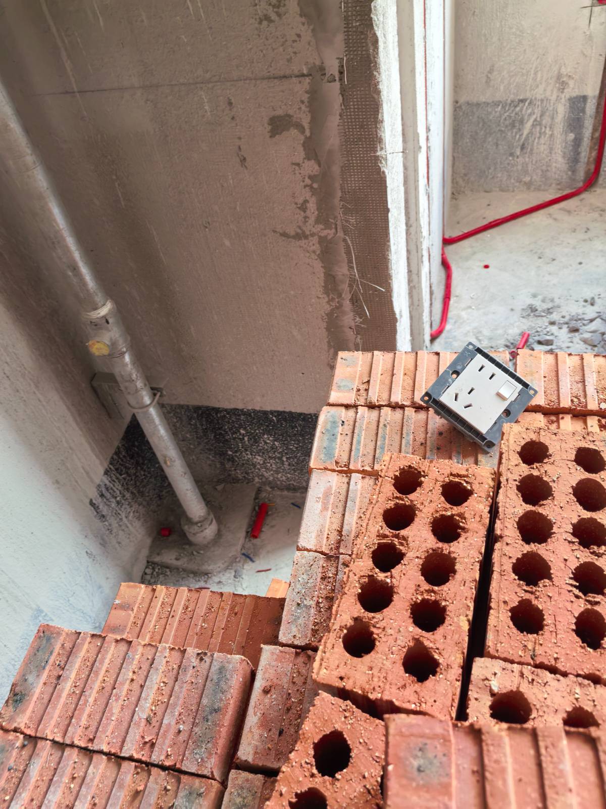 打孔前先搬砖，所幸只搬了一点点