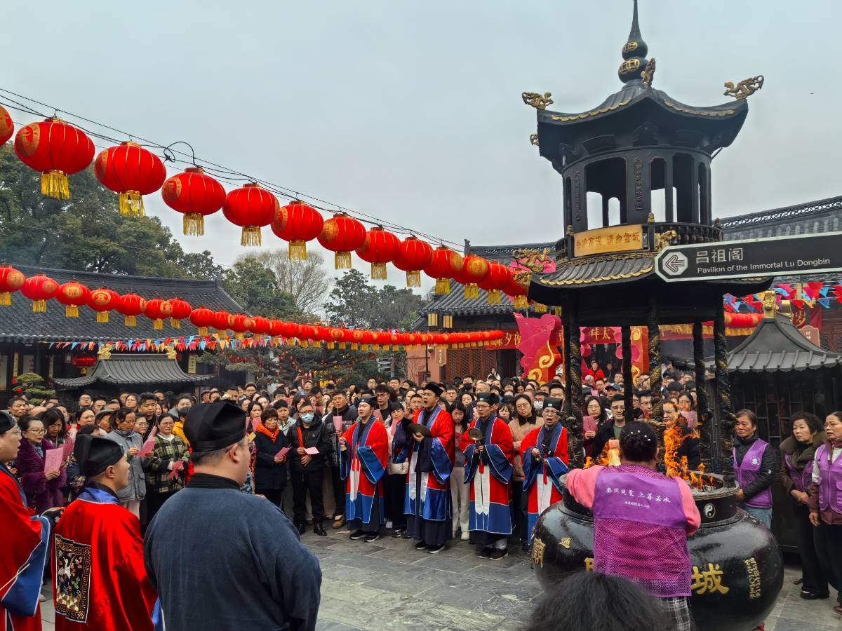 晴暖赴古刹，阖家祈岁安——丙午马年南通城隍庙记